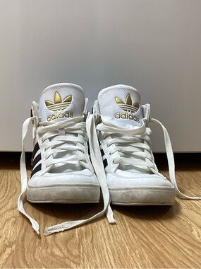 Adidas Men’s 7.5 Hard Court High Top White Black Gold Sneakers